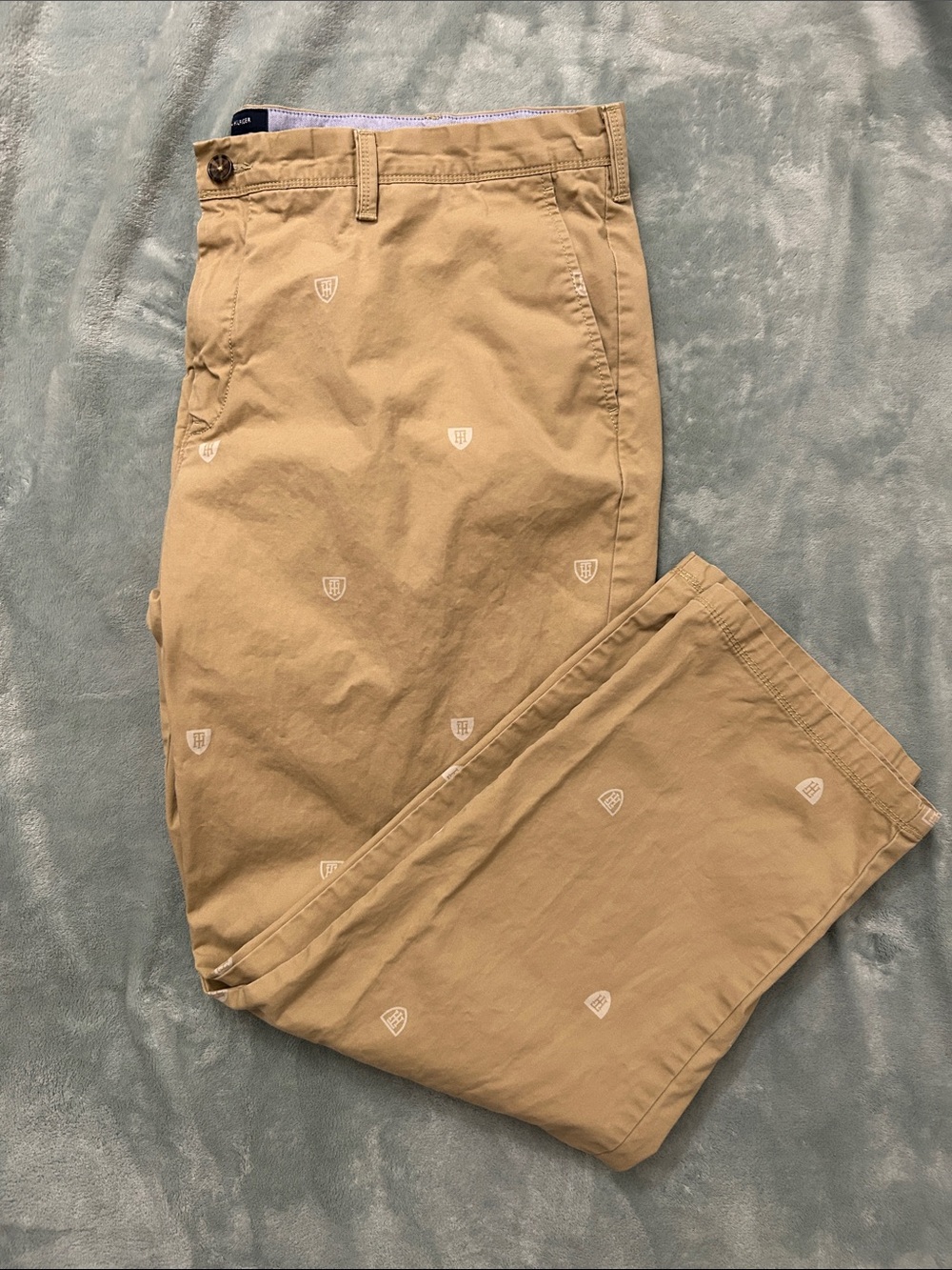 Tommy Hilfiger Men’s Logo Pattern Chino Pants - Khaki